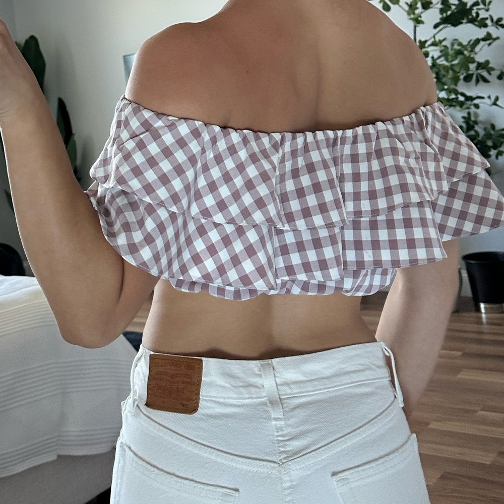 LF Ruffle Crop Top - Picture 2 of 4
